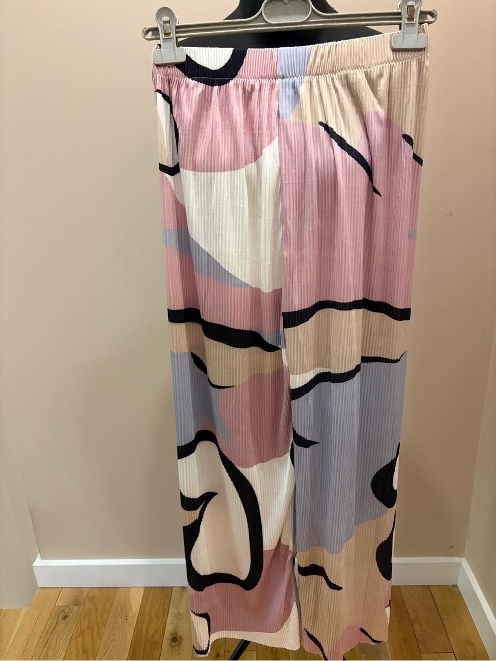 Pleated Abstract Print pants